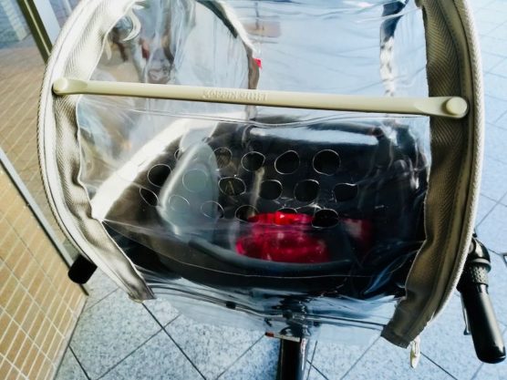 子供乗せ自転車用レインカバー「リトルキディーズ」〜取り付け後のカバー後部のイメージ