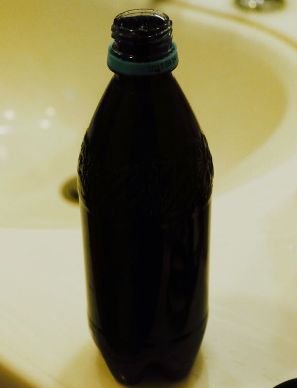 ペットボトルを使い、40度のお湯500mlに、ダイロンを溶かします